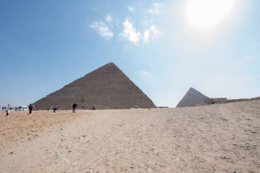 Giza piramitleri antik çağın en ünlü piramitlerinden biridir ve antik dünyanın yedi harikasından biri olarak kabul edilir. Piramitler Antik Mısır Krallığı 'nda (MÖ XXVI - MÖ XIII.). 