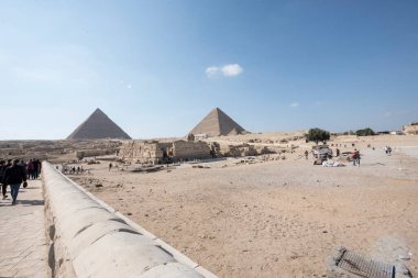 Giza piramitleri antik çağın en ünlü piramitlerinden biridir ve antik dünyanın yedi harikasından biri olarak kabul edilir. Piramitler Antik Mısır Krallığı 'nda (MÖ XXVI - MÖ XIII.). 