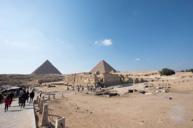 Giza piramitleri antik çağın en ünlü piramitlerinden biridir ve antik dünyanın yedi harikasından biri olarak kabul edilir. Piramitler Antik Mısır Krallığı 'nda (MÖ XXVI - MÖ XIII.). 