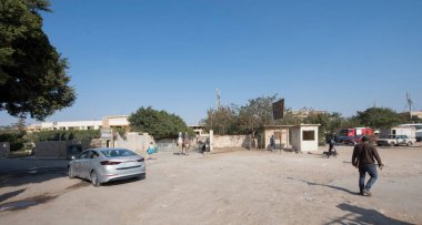 Hurghada-Mısır Hurghada 'daki binalar 1980' lerden bu yana Mısır 'da önemli bir turizm merkezi haline gelmiştir. Bugün Hurghada kendini doğulu mimarisi olan bir dizi otel olarak sunuyor..