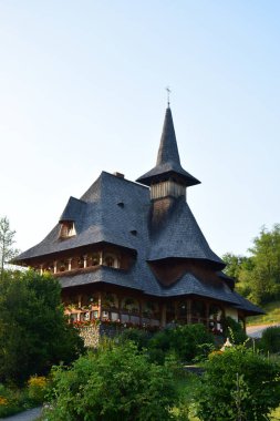 Barsana Manastırı 'ndaki rahibelerin evi bölgenin kuzeybatısında yer alıyor. Bina ahşaptan yapılmış ve Maramures tarzında üç katlı..
