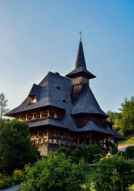 Barsana Manastırı 'ndaki rahibelerin evi bölgenin kuzeybatısında yer alıyor. Bina ahşaptan yapılmış ve Maramures tarzında üç katlı..