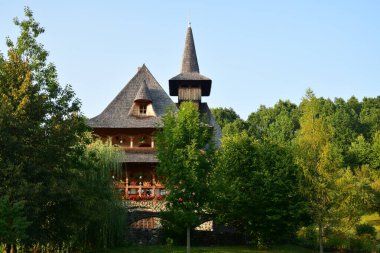 Barsana Manastırı 'ndaki rahibelerin evi bölgenin kuzeybatısında yer alıyor. Bina ahşaptan yapılmış ve Maramures tarzında üç katlı..