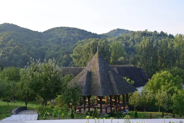 Sommeralteret Hvor Religiøse Tjenester Afholdes Brsana Kloster Anledning Skytshelgen Andre - Stock-foto