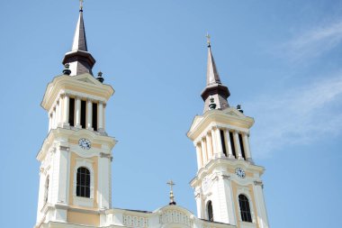 Radna 'lı Aziz Mary Manastırı, Küçük Bazilika, Lipova, Arad, mimari ayrıntılar Roma Katolik tarikatına aittir. 1992 'de Papa 2. John Paul manastıra küçük bazilika ünvanını verdi.