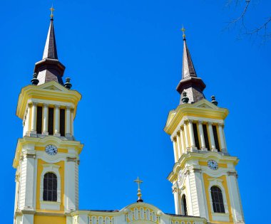 Radna 'lı Aziz Mary Manastırı, Küçük Bazilika, Lipova, Arad, mimari ayrıntılar Roma Katolik tarikatına aittir. 1992 'de Papa 2. John Paul manastıra küçük bazilika ünvanını verdi.