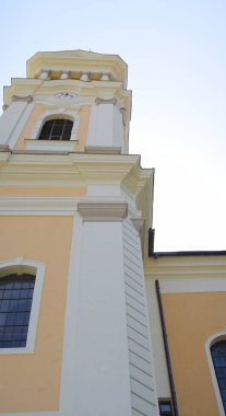 Radna 'lı Aziz Mary Manastırı, Küçük Bazilika, Lipova, Arad, mimari ayrıntılar Roma Katolik tarikatına aittir. 1992 'de Papa 2. John Paul manastıra küçük bazilika ünvanını verdi.