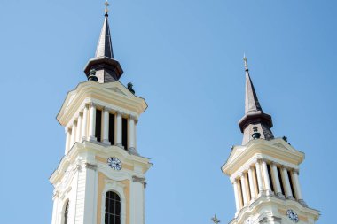 Radna 'lı Aziz Mary Manastırı, Küçük Bazilika, Lipova, Arad, mimari ayrıntılar Roma Katolik tarikatına aittir. 1992 'de Papa 2. John Paul manastıra küçük bazilika ünvanını verdi.