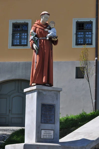 位于拉特纳的圣母玛利亚天主教修道院的雕像 这些雕像代表罗马天主教崇拜的圣徒 天主教教堂的等级是石雕或大理石雕塑品 — 图库照片