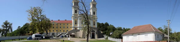 圣母玛利亚修道院 小教堂 Lipova Arad 建筑细节 属于罗马天主教崇拜 1992年 教皇约翰 保罗二世授予修道院小教堂的称号 — 图库照片