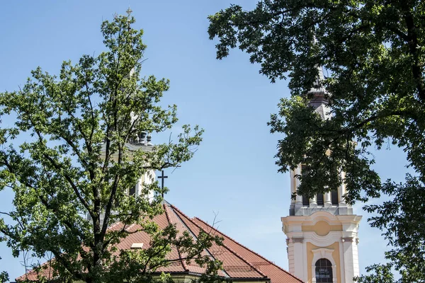 Bazilika Minor 'daki Aziz Mary Manastırı Roma Katolik tarikatına aittir. 1992 'de Papa 2. John Paul manastıra 