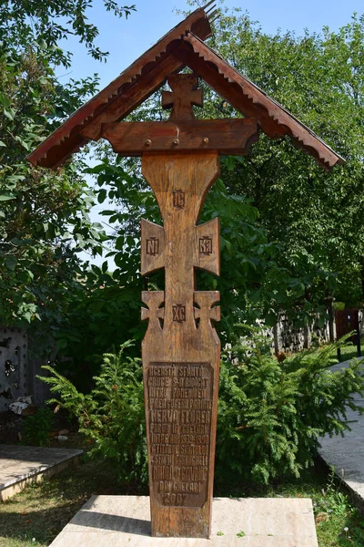 Croix Sur Côté Route Est Sculptée Dans Bois Avec Des — Photo