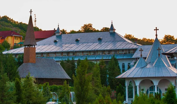 Монастырь Святого Креста Православного Монастырского Комплекса Oradeaorthodox Построенного Верующих Вблизи — стоковое фото