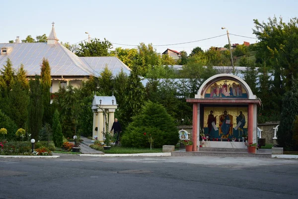Oradea 십자가 수도원 Oradea 근처에 신자들을 정교회 수도원 트란실바니아의 고유한 — 스톡 사진