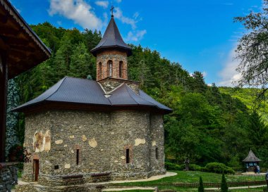 Prislop Manastırı, 1564 yılında Eflak 'tan Moise Voda' nın kızı Zamfira tarafından inşa edilen ve Romanya 'nın Hunedoara İlçesi' nde bulunan bir manastır.
