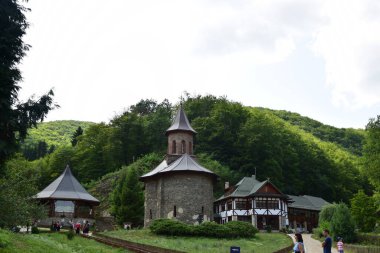Prislop Manastırı, 1564 yılında Eflak 'tan Moise Voda' nın kızı Zamfira tarafından inşa edilen ve Romanya 'nın Hunedoara İlçesi' nde bulunan bir manastır.