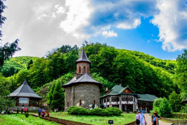 Prislop Manastırı, 1564 yılında Eflak 'tan Moise Voda' nın kızı Zamfira tarafından inşa edilen ve Romanya 'nın Hunedoara İlçesi' nde bulunan bir manastır.