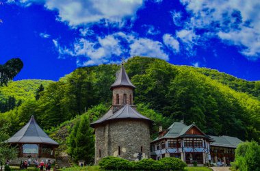 Prislop Manastırı, 1564 yılında Eflak 'tan Moise Voda' nın kızı Zamfira tarafından inşa edilen ve Romanya 'nın Hunedoara İlçesi' nde bulunan bir manastır.