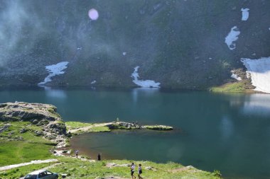 Balea Gölü, Sibiu Bölgesi 'nin Fagaras Dağları' nda 2034 m yükseklikte bulunan bir buzul gölüdür. Göl boyutları: 46508 m2 yüzeyi ve 11.35 m derinliğindedir.