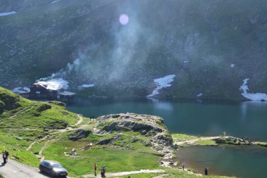 Balea Gölü, Sibiu Bölgesi 'nin Fagaras Dağları' nda 2034 m yükseklikte bulunan bir buzul gölüdür. Göl boyutları: 46508 m2 yüzeyi ve 11.35 m derinliğindedir.