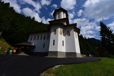 Kutsal Peygamber Elijah Ortodoks Manastırı, Transfgran 'da 1200 metrede yer almakta ve ölen tüm işçilerin anısına Transfgran' ı inşa etmek için inşa edilmiştir. 