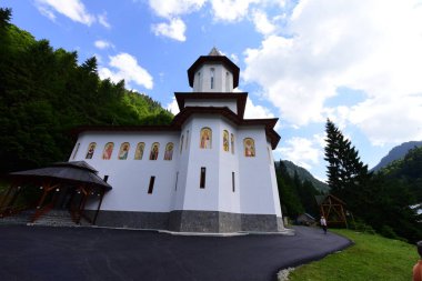 Kutsal Peygamber Elijah Ortodoks Manastırı, Transfgran 'da 1200 metrede yer almakta ve ölen tüm işçilerin anısına Transfgran' ı inşa etmek için inşa edilmiştir. 