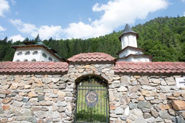 Kutsal Peygamber Elijah Ortodoks Manastırı, Transfgran 'da 1200 metrede yer almakta ve ölen tüm işçilerin anısına Transfgran' ı inşa etmek için inşa edilmiştir. 