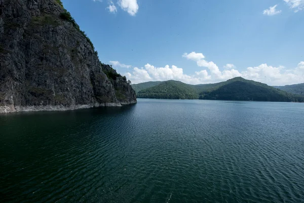 Jezero Vidraru Pohoří Fagaras Vybudované Mezi Svahy Pleasa Vidraru Pro — Stock fotografie