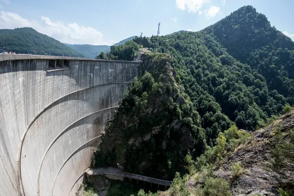Der Vidraru Staudamm Fagaras Gebirge Der Zwischen Den Hängen Pleaa — Stockfoto