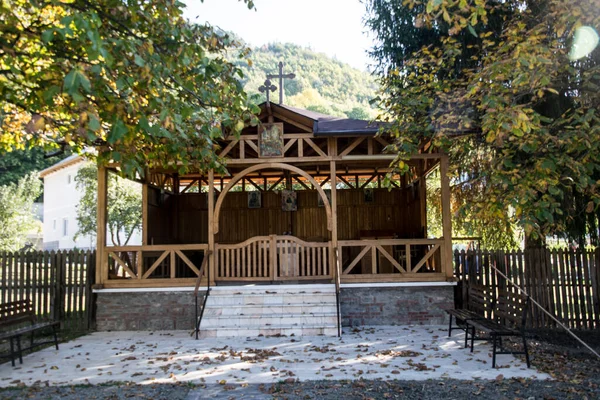 Altar Verão Mosteiro Polovragi Construído Madeira Coberto Com Ferro Ondulado — Fotografia de Stock