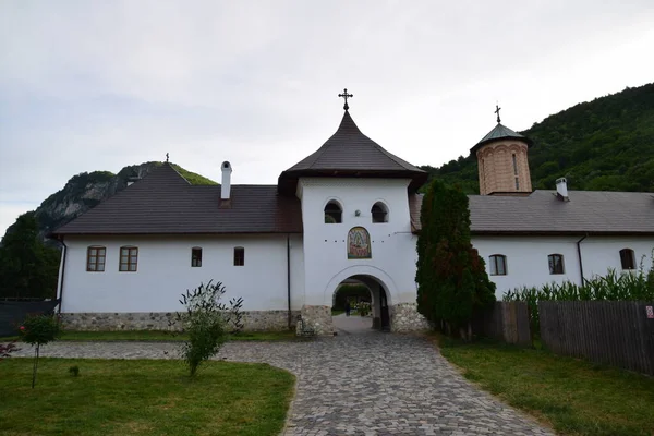 Monasterio Ortodoxo Polovragi Tiene 500 Años Los Primeros Fundadores Son —  Fotos de Stock