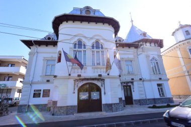 Vasile Moanga Evi. Trgu Jiu 'da 18. yüzyıldan kalma bir ev. Vasile Moanga tarafından inşa edilmiş. Gorj' lu bir aristokrat.