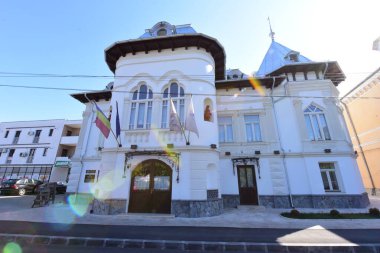 Vasile Moanga Evi. Trgu Jiu 'da 18. yüzyıldan kalma bir ev. Vasile Moanga tarafından inşa edilmiş. Gorj' lu bir aristokrat.