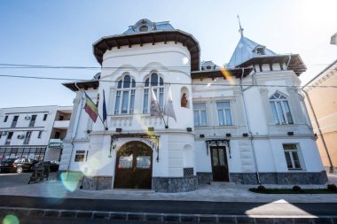 Vasile Moanga Evi. Trgu Jiu 'da 18. yüzyıldan kalma bir ev. Vasile Moanga tarafından inşa edilmiş. Gorj' lu bir aristokrat.