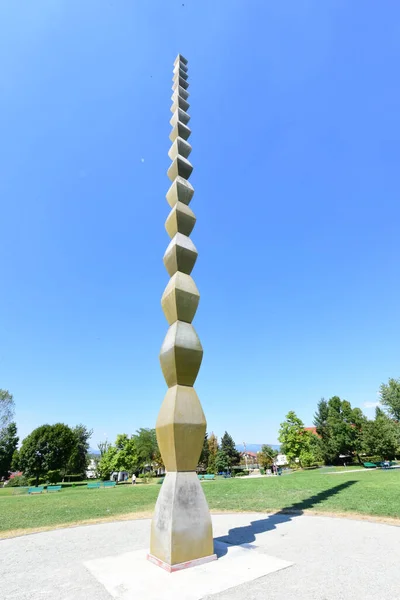 Colonna Infinita Colonna Infinita Una Stilizzazione Colonne Funerarie Specifiche Sud — Foto Stock