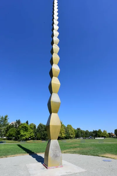 Colonna Infinita Colonna Infinita Una Stilizzazione Colonne Funerarie Specifiche Sud — Foto Stock