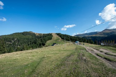 Rodna Dağları Ulusal Parkı, Romanya 'nın kuzeyinde, Bistria-Nsud ve Maramure bölgelerinde yer alan ve kayalar, ormanlar, boşluklar ve alp yaylarından oluşan doğal bir alandır.
