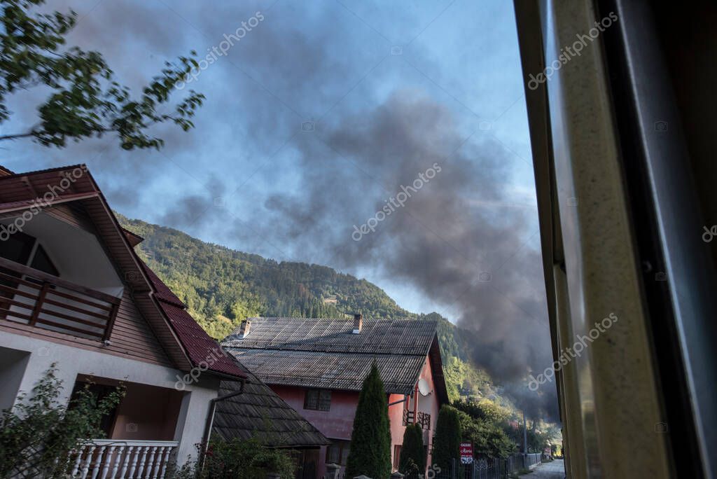 Children learning traditional dances in Maramureș school