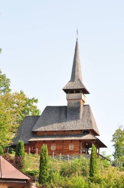 Saint Ana Manastırı, Rohia, Maramures, Romanya, 10 yaşında ölen kızı Anua adına manastırı inşa eden rahip Nicolae Gherman tarafından Lpuului 'de kurulan bir Ortodoks ibadethanesidir.