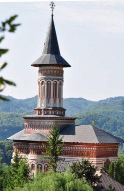 Saint Ana Manastırı, Rohia, Maramures, Romanya, 10 yaşında ölen kızı Anua adına manastırı inşa eden rahip Nicolae Gherman tarafından Lpuului 'de kurulan bir Ortodoks ibadethanesidir.