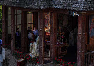 Saint Ana Manastırı, Rohia, Maramures, Romanya, 10 yaşında ölen kızı Anua adına manastırı inşa eden rahip Nicolae Gherman tarafından Lpuului 'de kurulan bir Ortodoks ibadethanesidir.