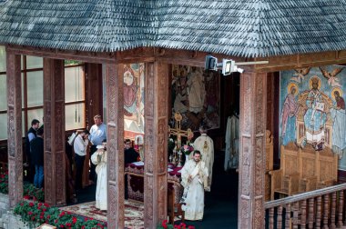 Saint Ana Manastırı, Rohia, Maramures, Romanya, 10 yaşında ölen kızı Anua adına manastırı inşa eden rahip Nicolae Gherman tarafından Lpuului 'de kurulan bir Ortodoks ibadethanesidir.