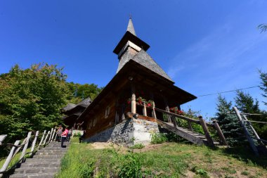 Saint Ana Manastırı, Rohia, Maramures, Romanya, 10 yaşında ölen kızı Anua adına manastırı inşa eden rahip Nicolae Gherman tarafından Lpuului 'de kurulan bir Ortodoks ibadethanesidir.