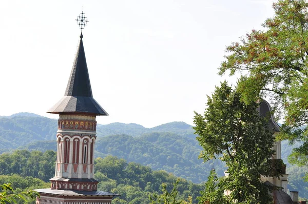 圣安娜修道院 Saint Ana Monastery Rohia Maramures Romania 是位于Lpuului的一个东正教礼拜场所 由尼古拉 格尔曼 — 图库照片