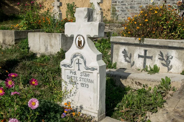 Cemitério Mosteiro Santa Ana Rohia Está Localizado Uma Cornija Fora — Fotografia de Stock