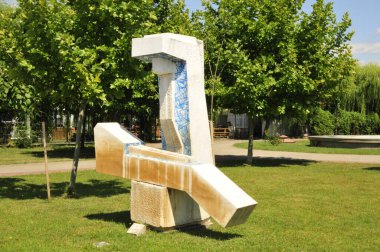 the monument to the city of the russian war in the park