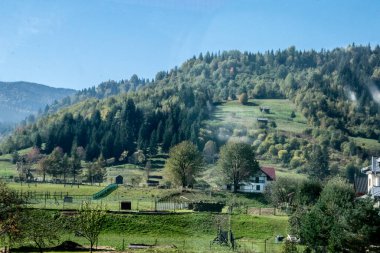 Romanya 'daki dağ köyü.