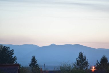 Dağlarda gün batımı