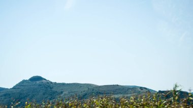 Dağın tepesinden manzara.