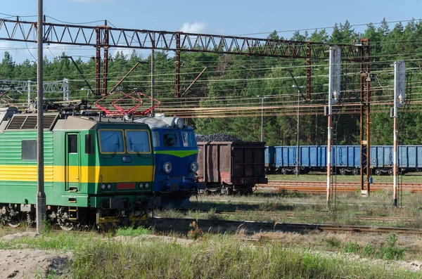 Elektrické Locomotivní Uhlí Vozy Těžká Nákladní Vozidla Železnici — Stock fotografie